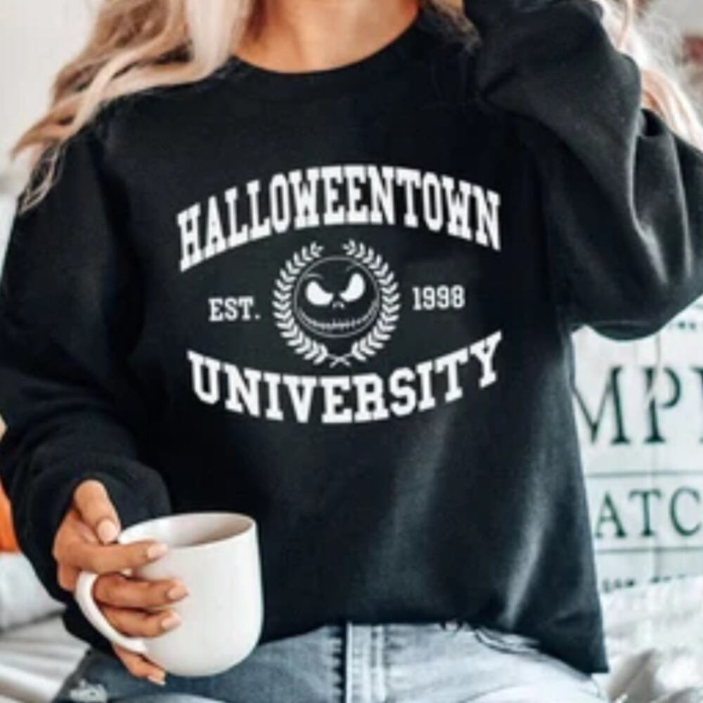 NWOT "Halloweentown University" Long Sleeved Crew T-Shirt Top‎